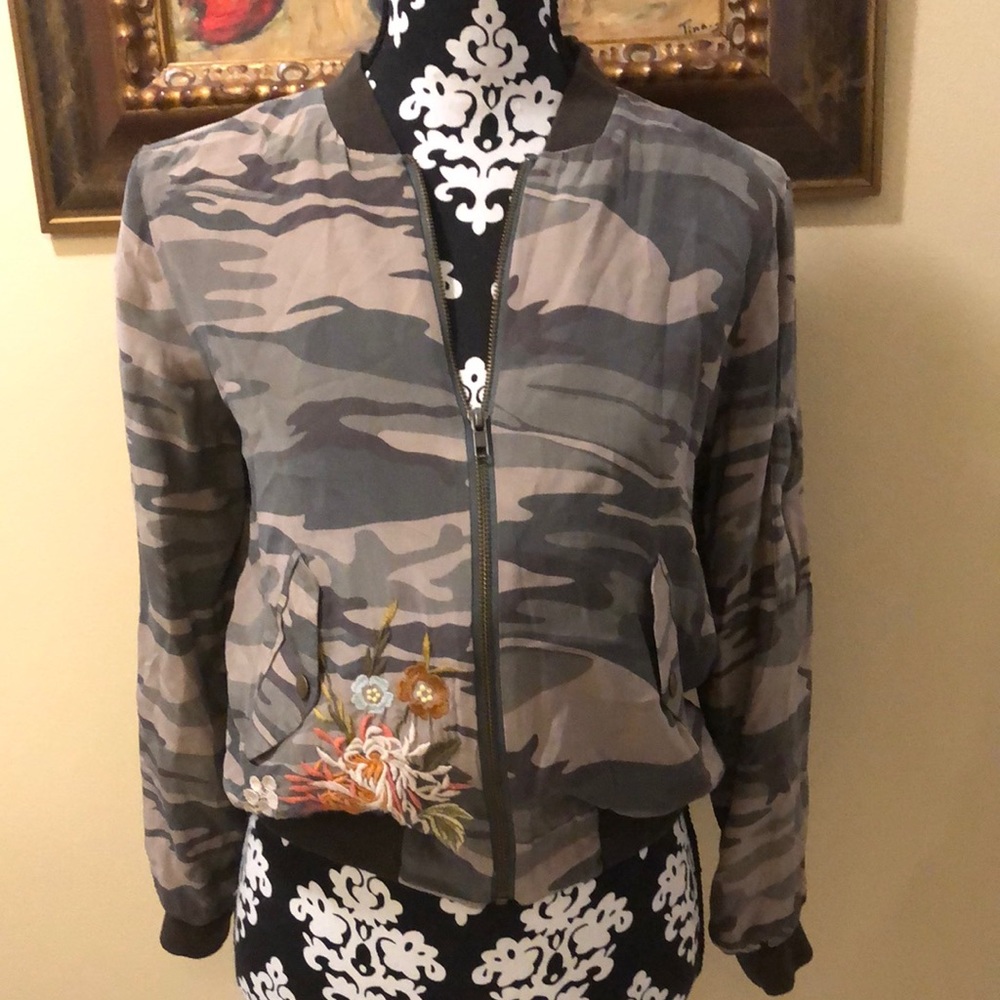 🌺Johnny Was Workshop Silk Camo embroidered lightweight zipper bomber jacket